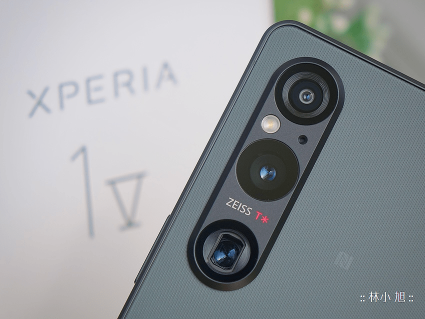 Sony Xperia 1 V 背蓋的立體菱格紋理