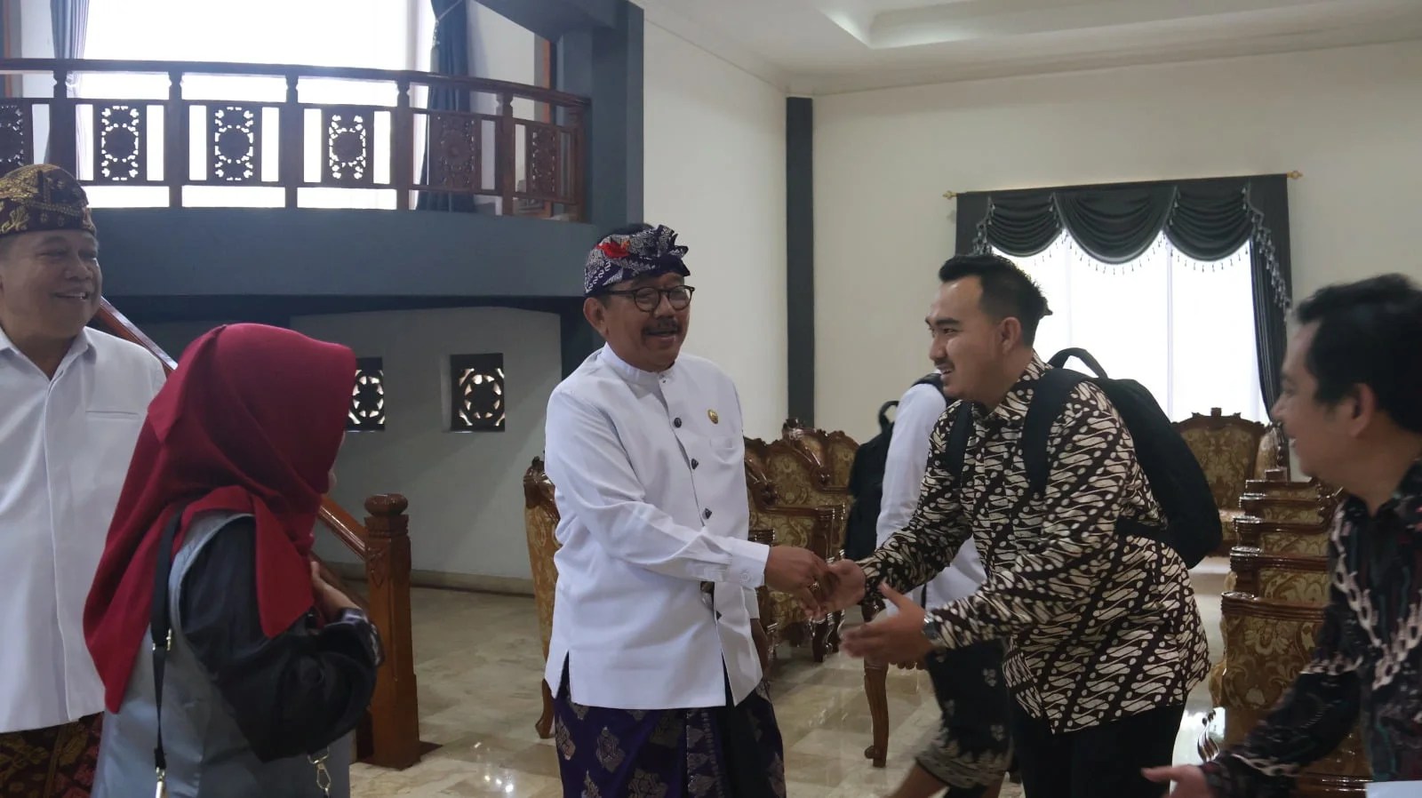 Wagub Cok Ace menerima kunjungan kerja staf khusus Wakil Presiden RI.