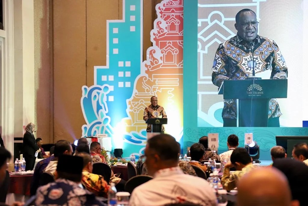 Wamendagri memberikan sambutan saat membuka Workshop Dukungan Eksekutif dan Legislatif dalam Pengembangan Program Air Minum di Perkotaan National Urban Water Supply Project (NUWSP) di Trans Resort Bali, Badung