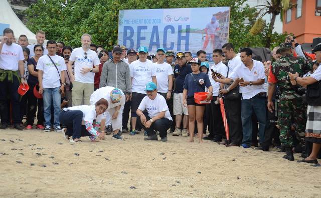 LEPAS PENYU Gubernur Koster Pimpin Gerakan Aksi Bersih-Bersih Pantai