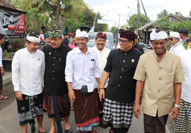Cok Ace 1 Wagub Cok Ace Hadiri Upacara Pitra Yadnya di Banjar Beringkit dan Banjar Umadiwang Belayu Tabanan