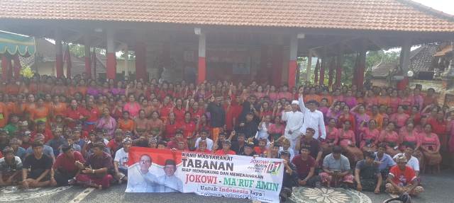 Komang Gede Sanjaya saat menghadiri deklarasi dukungan Capres Nomor urut 01 Jokowi-Amin, di di Desa Pakraman Tegallinggah, Penebel
