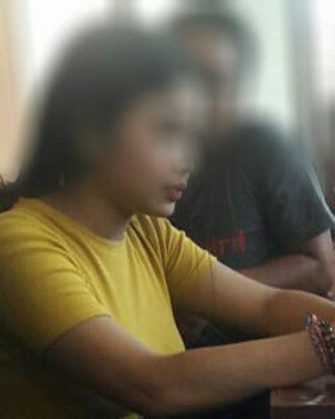 Tidak terima dituduh sebagai pemeran video mesum dua ABG dalam mobil yang viral di media sosial, Anak Agung Radha Sita Dewi (18) melapor ke Direktorat Reskrimsus Polda Bali