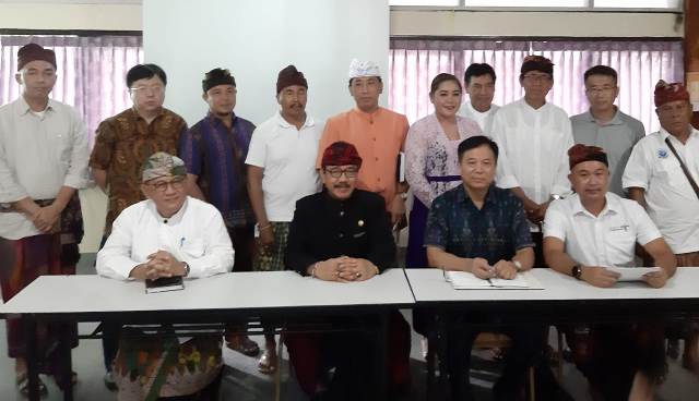 Cok Ace pada pertemuan di Bali Tourism Board yang dihadiri pihak BMR Dive & Water Sport dan Konsulat Jenderal RRT.