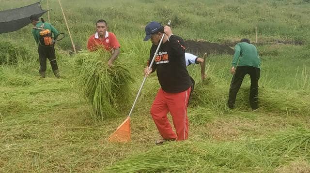 Pembersihan Area Patung Kebo Iwa