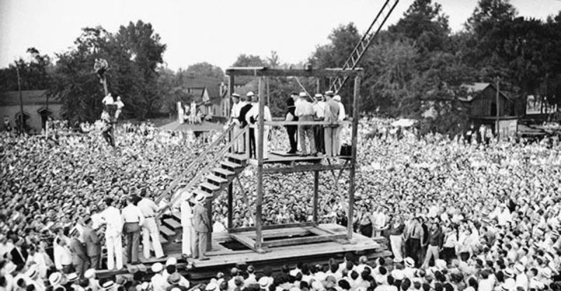 Public Execution - Elegant HD Mountain Pictures | Free Download