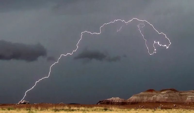 Lightning Shock Story Com - Stunning Mobile Ocean Illustrations | Free Download