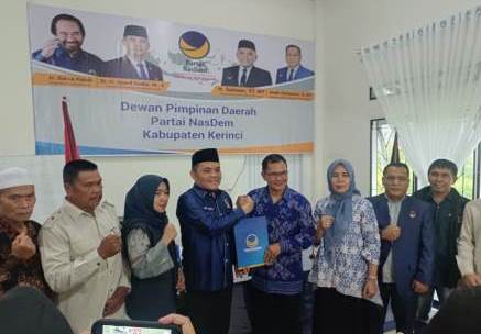 Letkol Purn Darmadi,SH Resmi Mendaftar Di Partai NasDem, Berharap Sebagai Pegusung.