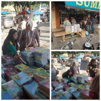 Tahun Ajaran Baru Emak-Emak Serbu Toko Buku