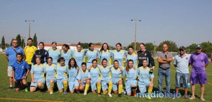 Plantel da equipa de futebol feminino da Casa do Povo do Pego. Foto: mediotejo.net