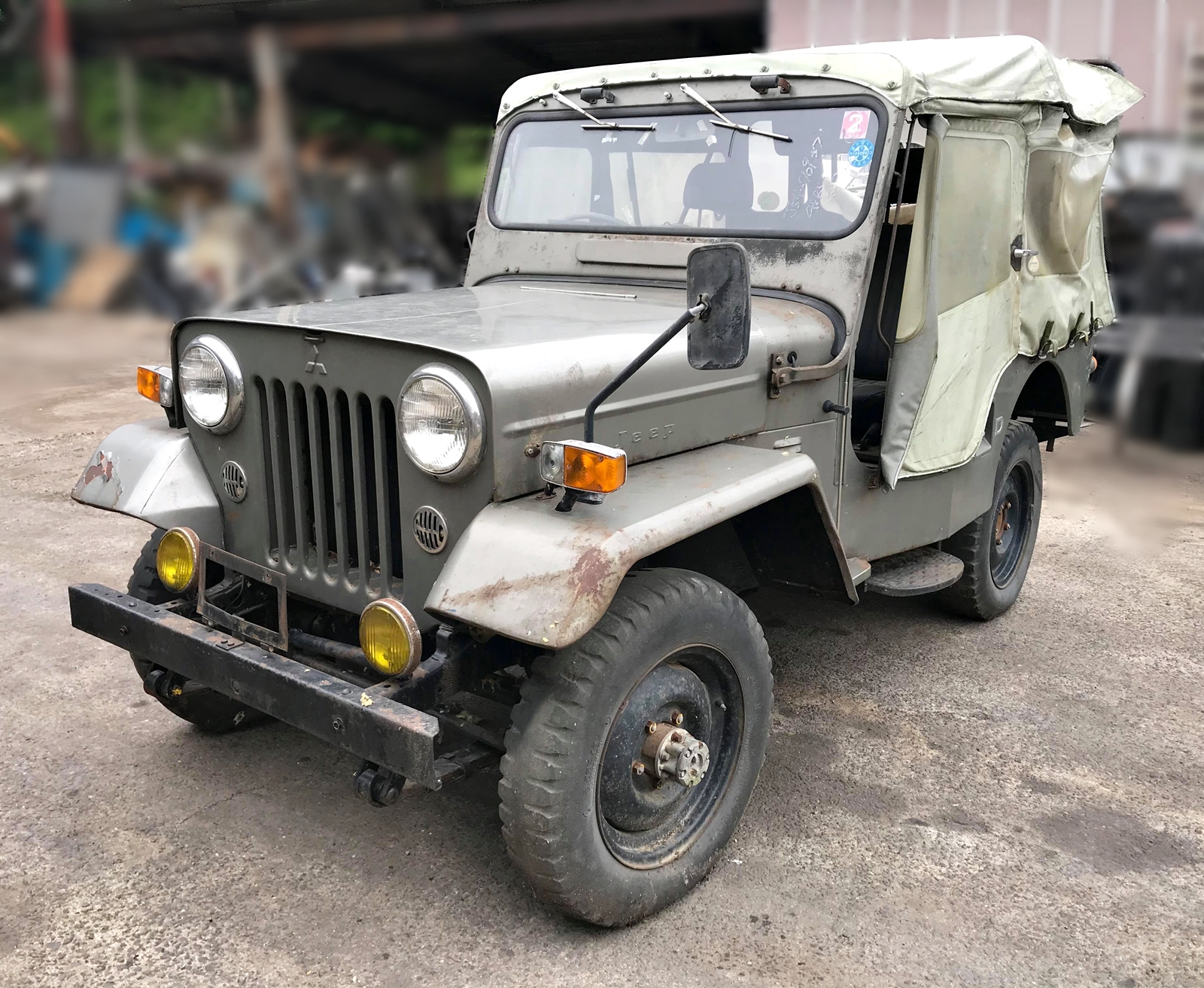 三菱 ジープ JEEP 自衛隊 防衛庁 4DR5 鍵無し 書類無し 動作未確認
