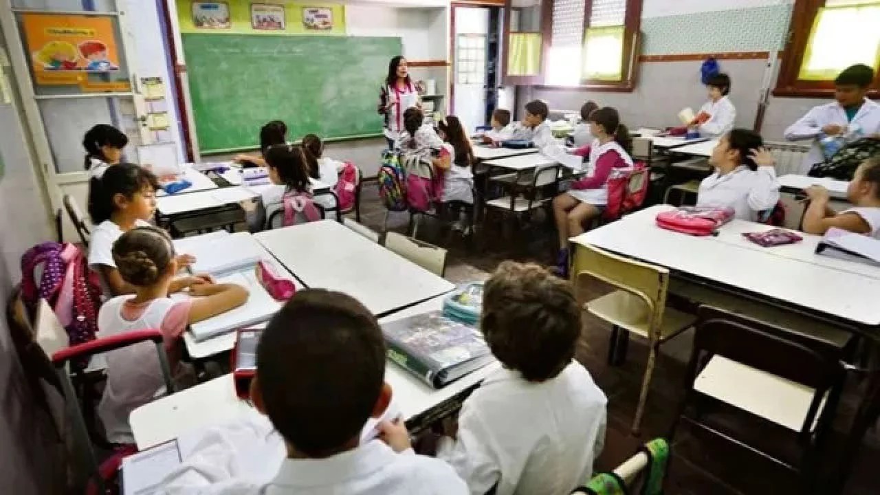 Unter aceptó la propuesta y el 5 de marzo comienzan las clases