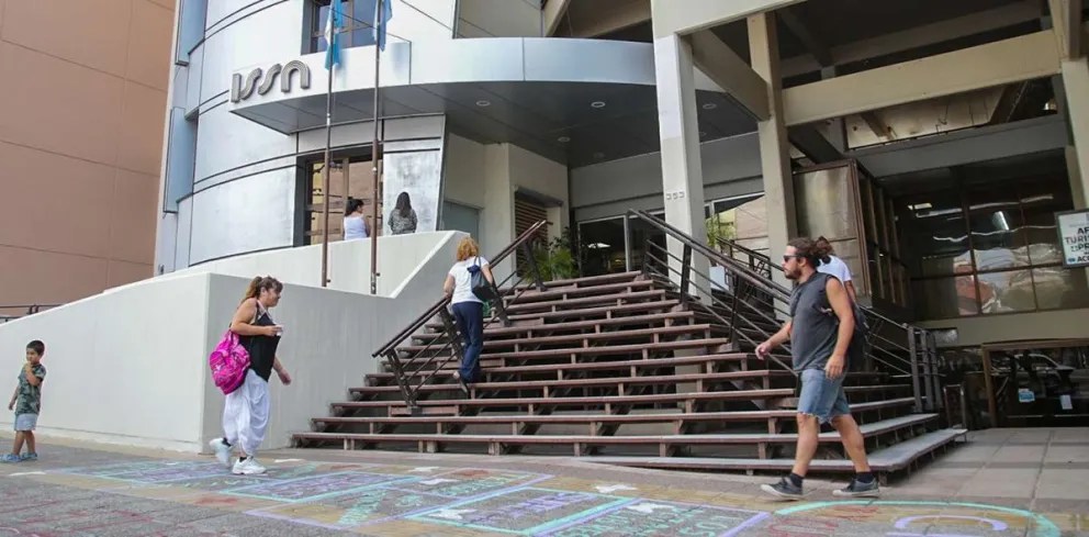 Nuevos requisitos del ISSN para afiliados entre 18 a 25 años y cónyuges
