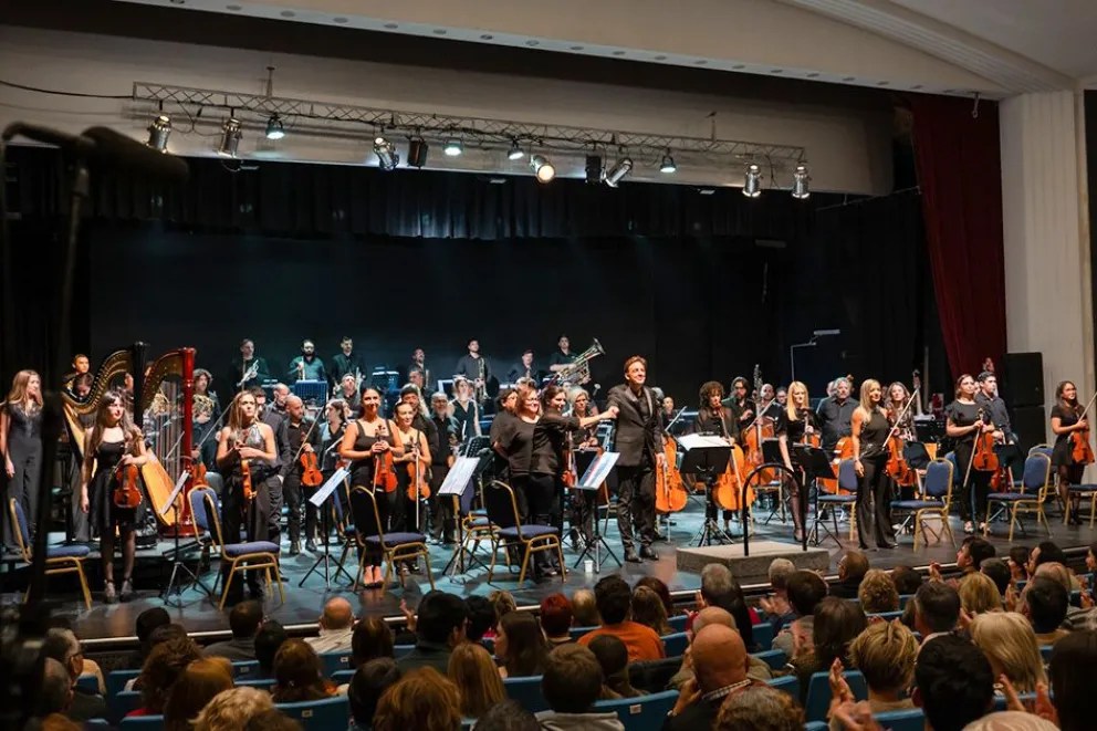 La Orquesta Sinfónica y el folclore local protagonizan la vigilia del 25