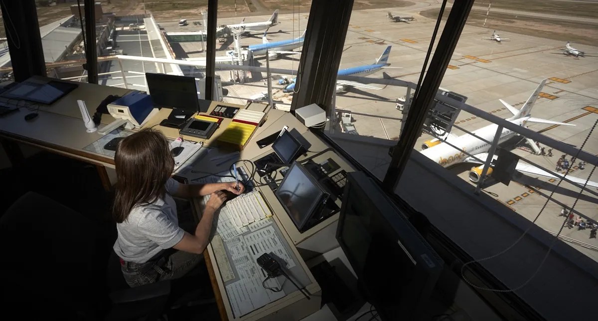 Controladores aéreos en conflicto: se esperan complicaciones en vuelos