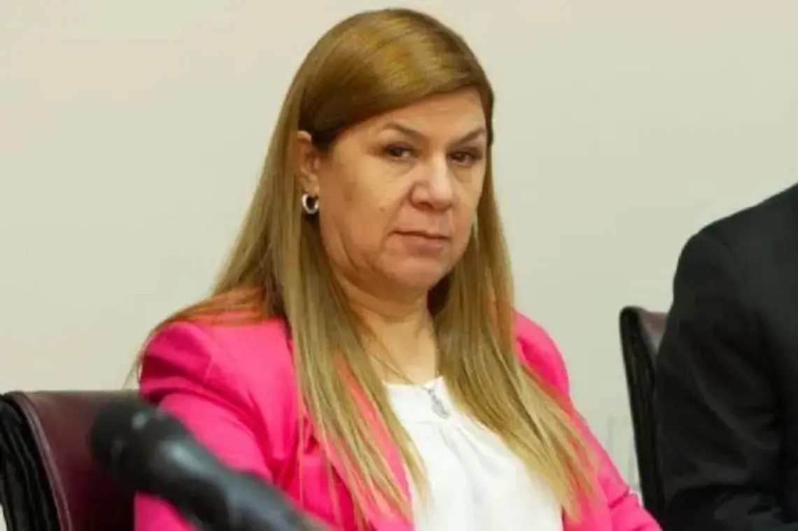 Gloria Ruiz se postula al Congreso mientras enfrenta cargos por malversación