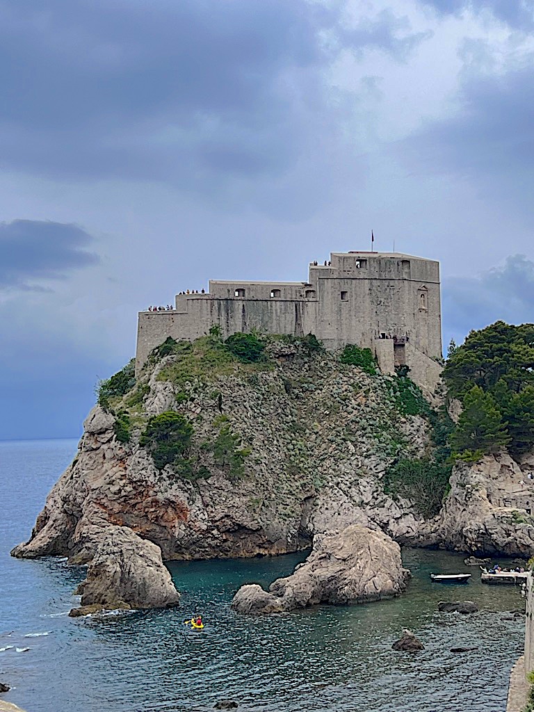 Castle Mellow Wanderer - Beautiful Sunset Photo - Ultra HD