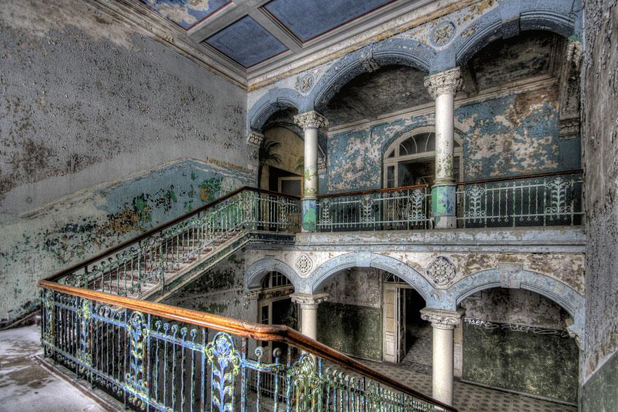 Most Haunting Abandoned Places On Earth (30 pictures) Memolition