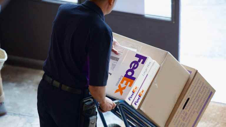 FedEx to split operations, creating a standalone freight business
