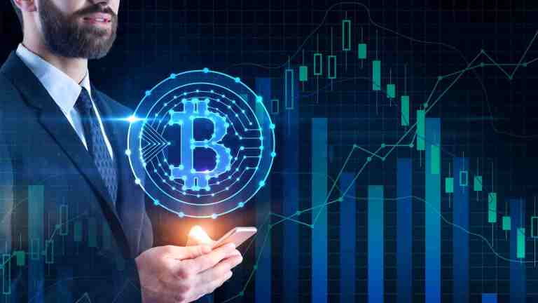 Bitcoin at $105,000 as Powell backs banks serving crypto customers