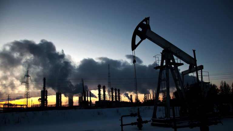 U.S. natural gas drilling rigs fall for second straight year