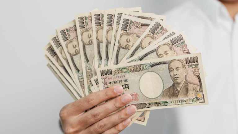 Japan’s real wages drop 2.1 percent in March
