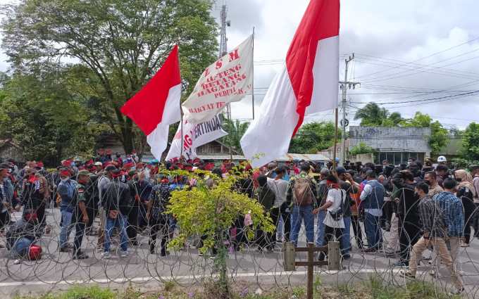 AKSI DEMO WARGA DESA RAMBAN