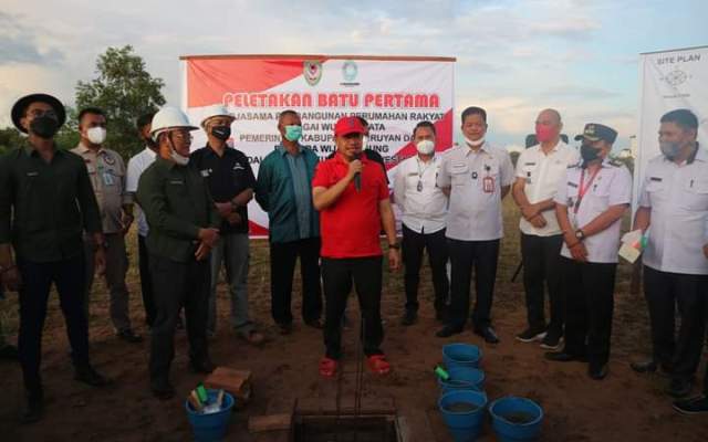 Bupati Seruyan Yulhaidir Melakukan Peletakan Batu Pertama Pembangunan Perumahan PT. Indra Wijaya Agung