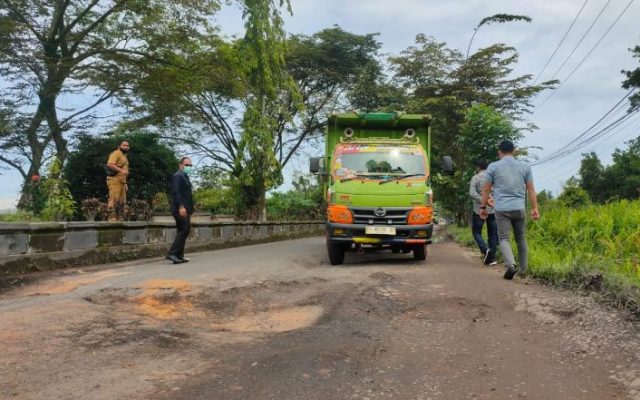 Truk Bertonase Berat Lewat Jalan Umum di Sampit Bisa Kena Pidana Nih!