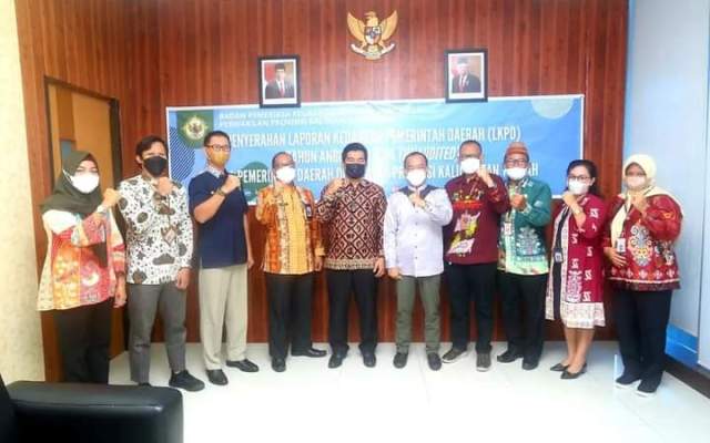 Bupati Seruyan Yulhaidir Tandatangani Berita Acara LPKD di Palangka Raya