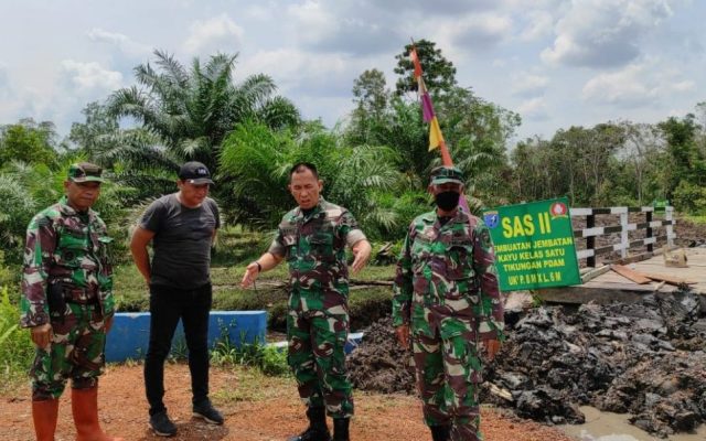 Dandim 1015/Sampit Mengecek Kualitas Giat TMMD di Kelurahan Tanah Mas