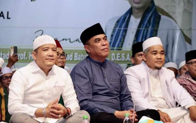 Ribuan Warga Hadiri Ceramah Ustadz Abdul Somad di Masjid Agung Nur Ala Nur