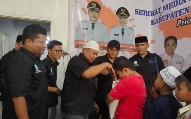 Menjelang Lebaran, SMSI Madina Santuni Puluhan Anak Yatim
