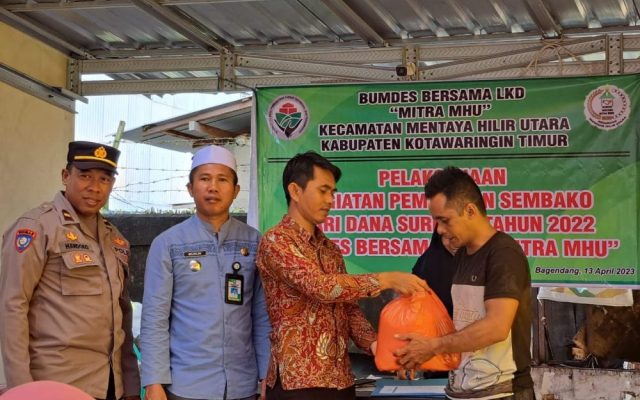 Keren! BUMDes Bersama LKD Mitra MHU Serahkan Ratusan Paket Bahan Pokok