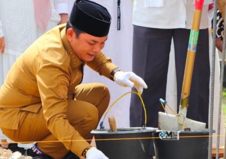 Bupati Mura Letakkan Batu Pertama Pembangunan Kantor dan Aula MAN 1 Murung Raya