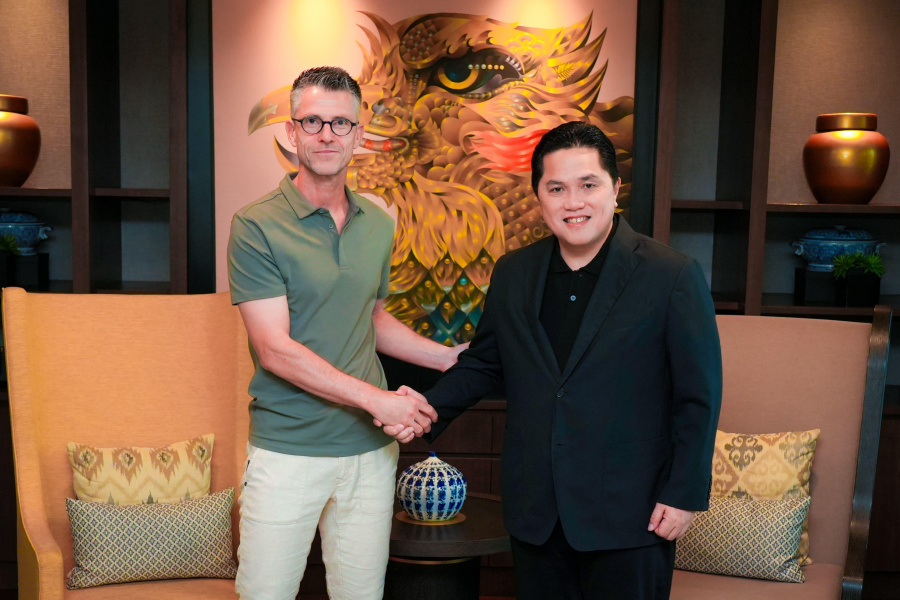 Frank Van Kempen bersama Ketum PSSI, Erick Thohir