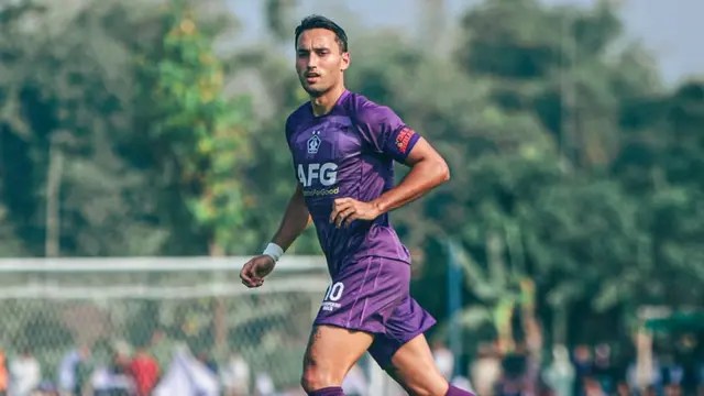 Ezra Walian, Persik Kediri