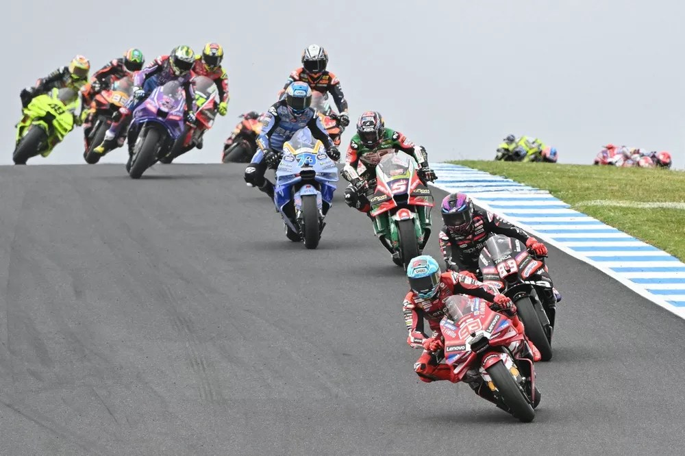 Marc Marquez memimpin jalannya Sprint Race MotoGP Australia 2026. Photo by: Paul Crock / AFP via Getty Images