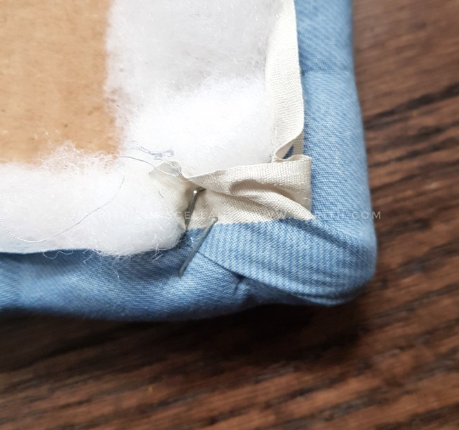 Step by step instructions to make a DIY Ribbon Noticeboard