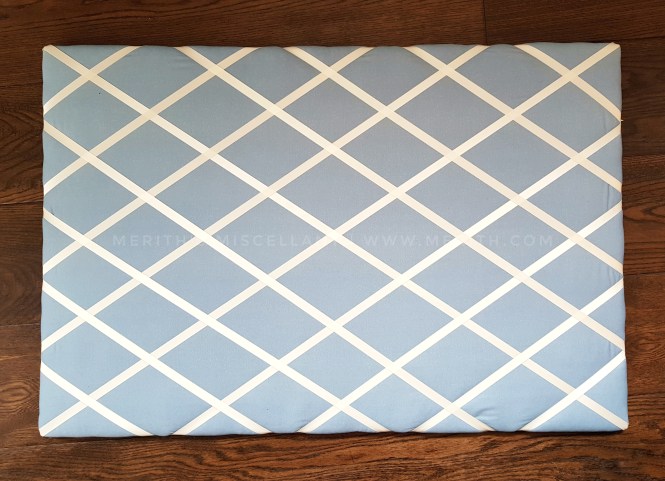 Step by step instructions to make a DIY Ribbon Noticeboard