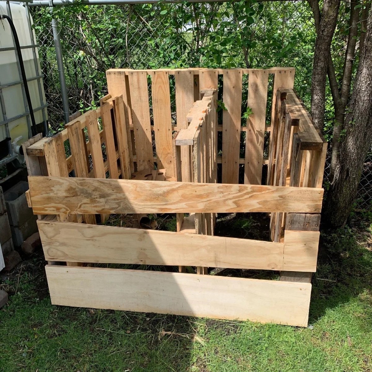 pallet compost bin 