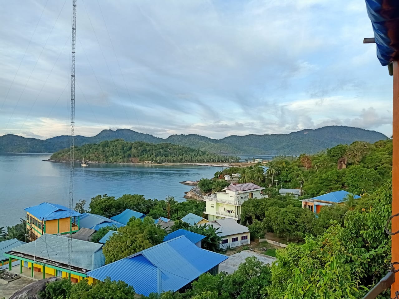 Puisi untuk mama amy & mama rieta. Wisata di Tarempa : Perjalanan Menuju Tarempa, Kepulauan