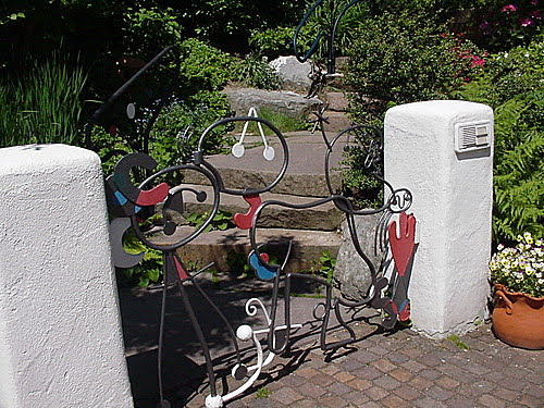 Moderne Kunst in Metall Design umgesetzt