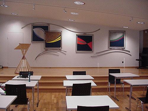 Kunst im Bau, Wandgestaltung aus verschiedensten Matelloberflächen und Techniken