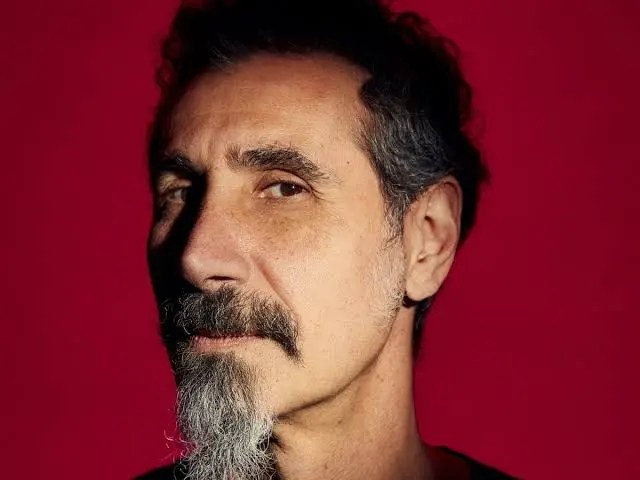 MAD PORTRAIT Serj Tankian, une des voix les plus reconnaissables du metal moderne