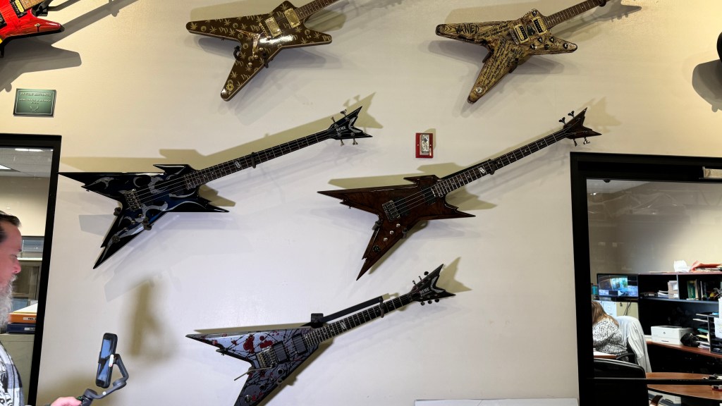 Metal guitars for downpicking like Slayer