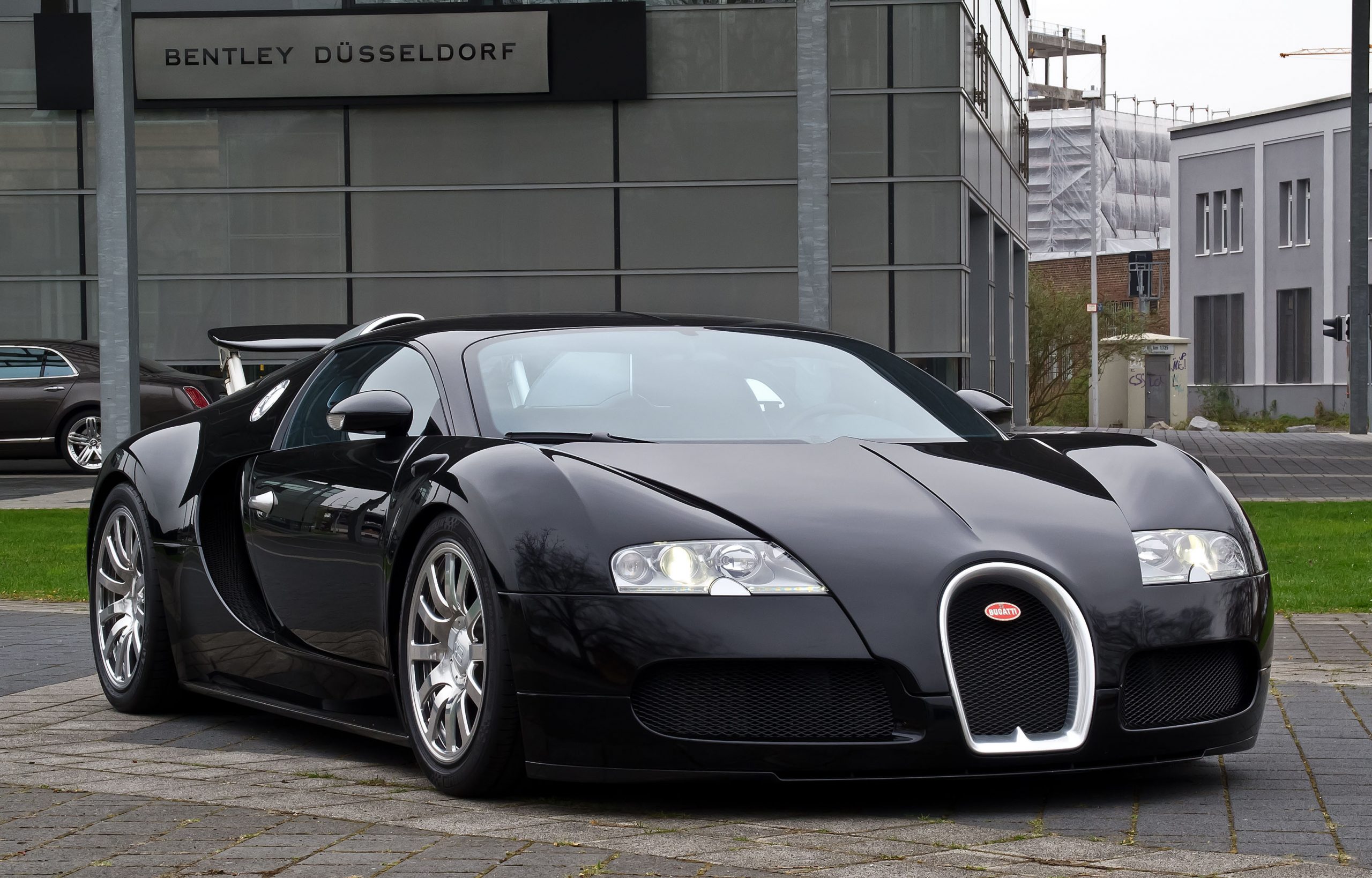 Bugatti veyron cuma bisa jadi pajangan di indonesia, tak bisa dimiliki