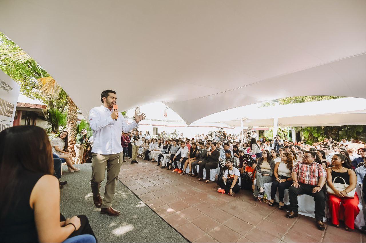 Apagones en México son por modelo energético obsoleto: Critica Máynez desde Chiapas