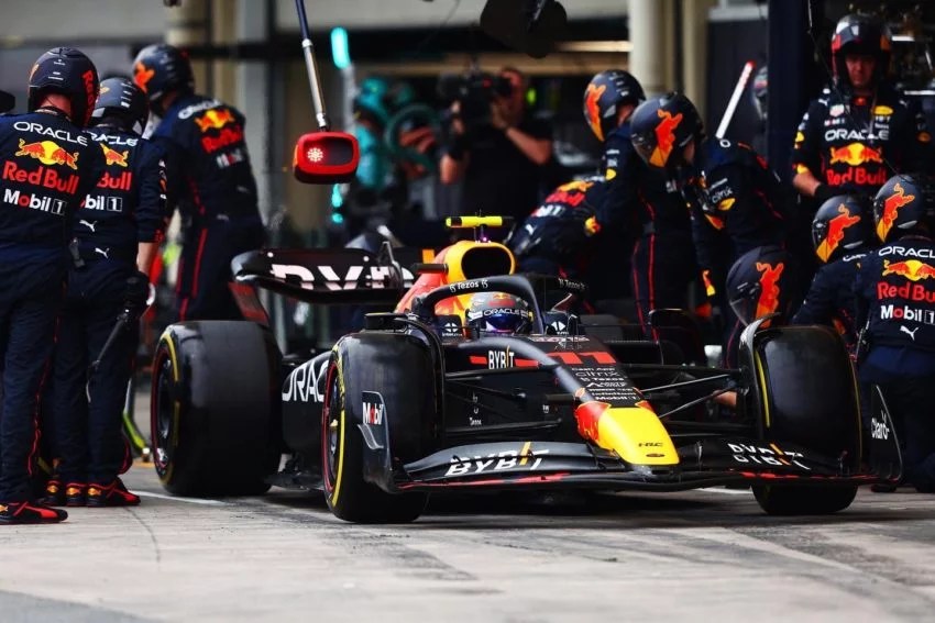 Checo Pérez bajo presión en Red Bull: ¿podría perder su asiento?