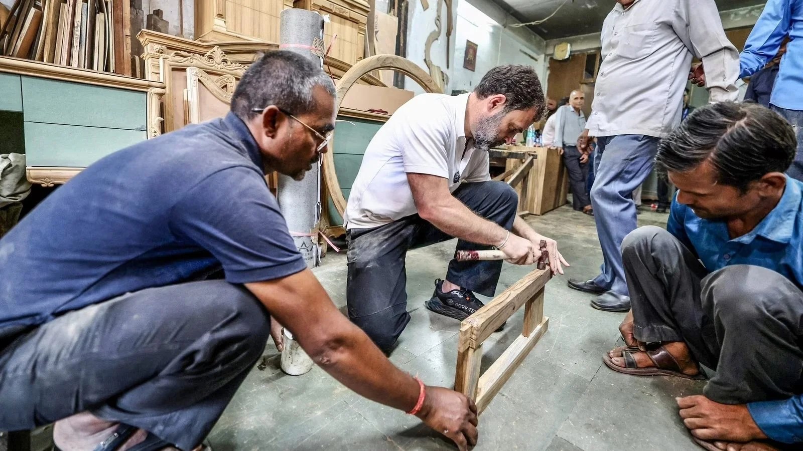 RaGa’s another reach-out exercise, this time at Delhi’s Kirti Nagar furniture market